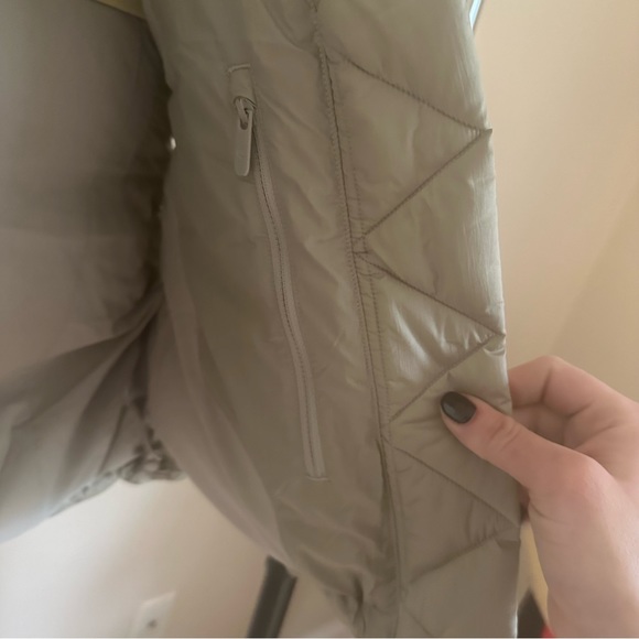 Heathered Raw Linen Wunder Puff Super-Cropped Vest - Picture 11 of 14